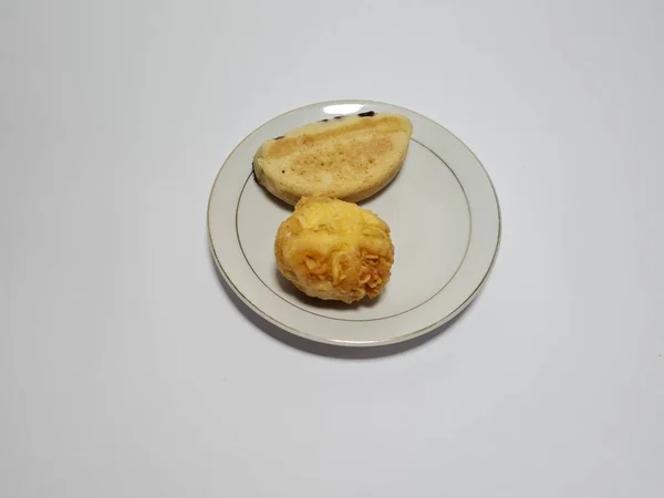 Pastel Pukis Tofu Frito Plato Blanco — Foto de Stock