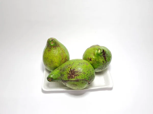 Foto Von Grüner Avocado Einem Weißen Behälter — Stockfoto