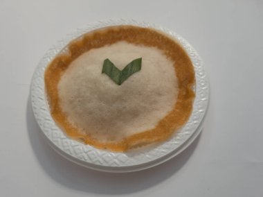 Un ve diğer malzemelerden yapılan Endonezya 'dan yapılan atıştırmalıklara apem keki denir.