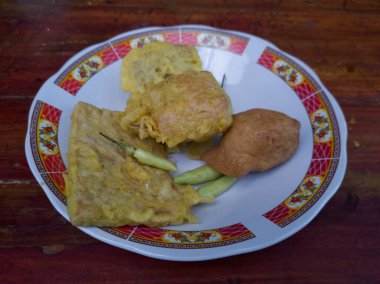 Endonezya 'dan atıştırmalıklar kızarmış tofu, brontaktofu, yeşil biberli Tempeh Jes