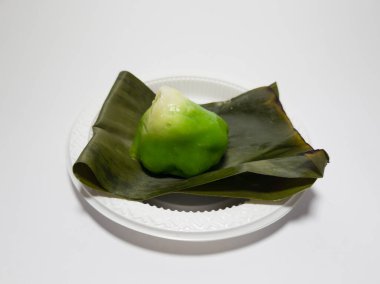 Un ve diğer malzemelerden yapılmış tipik bir Endonezya aperatifi olan pasta mendut.