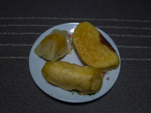 Bolos Mercado São Bolos Mendut Bananas Fritas Bolos Pukis Prato — Fotografia de Stock