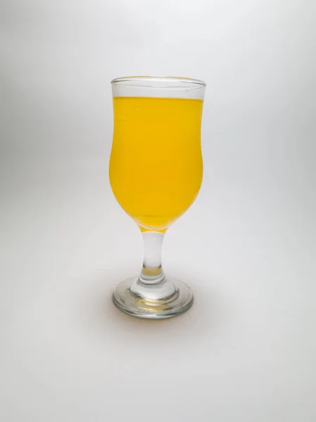 Oranje Gearomatiseerde Drank Glazen Beker Witte Achtergrond — Stockfoto