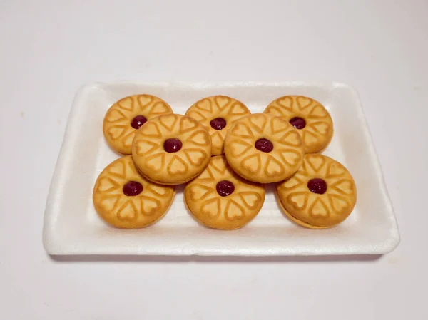 Sušenky Naplněné Jahodovou Marmeládou Dřevě Jsou Ideální Pro Relaxační Čas — Stock fotografie