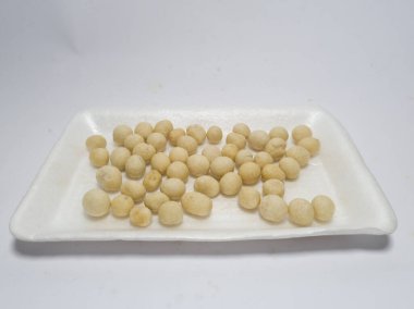 Beyaz bir konteynırda beyaz fasulye.