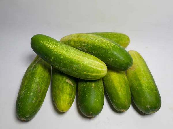 Eine Sammlung Grüner Und Weißer Gurken — Stockfoto