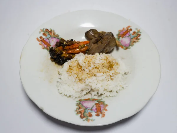 Kızarmış Ciğer Kızarmış Biberle Birlikte Beyaz Pirinç — Stok fotoğraf