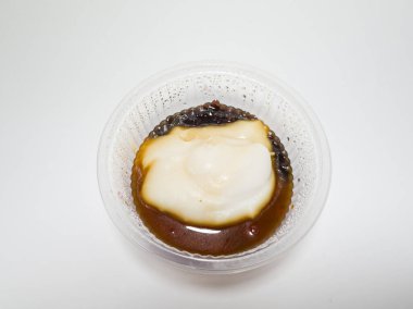 Endonezya 'dan gelen yiyecek, Jenang' ı beyaz bir konteynırda çağırdı.