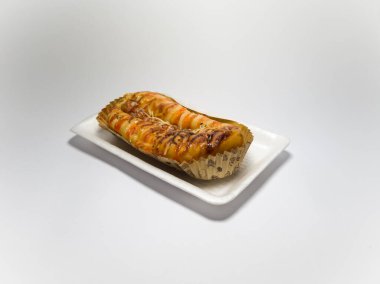 Lezzetli domates soslu sosis soslu tuzlu ekmek.