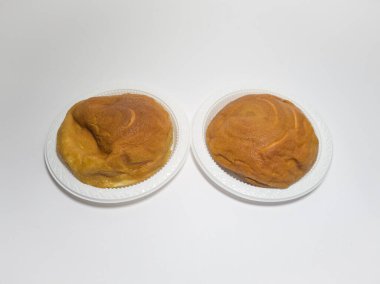 İçinde tatlı tereyağı ve çikolata var.