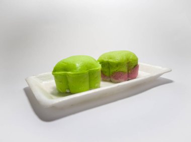 Un ve diğer malzemelerden oluşan bir pazar atıştırması, yani putu keki.