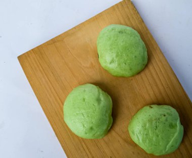 Un ve diğer malzemelerden yapılan keklere yeşil renkli bakpao adı verilir.