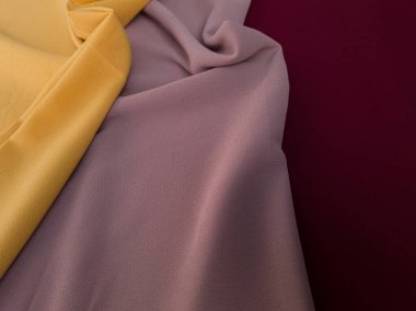 Kırmızı sarı ve açık kahverengi desenli soyut kumaş arkaplan