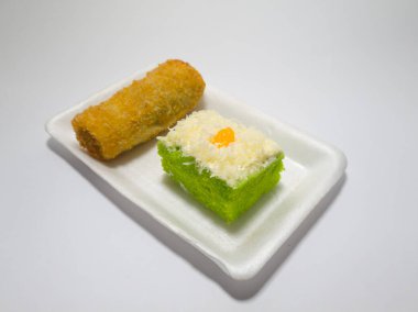 Market abur cuburları risol ve peynirli pandan ekmeğidir.