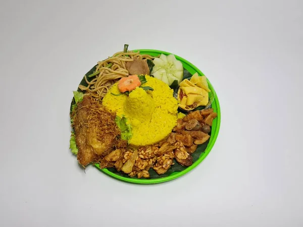 Yellow Rice Fried Chicken Topping Sliced Tempeh Omelette Cucumber Slices — Stok Foto