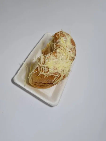 Roti Dengan Keju Parut Yang Lezat — Stok Foto