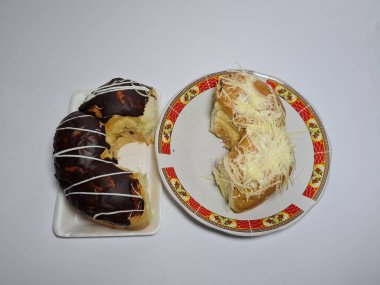 Lezzetli çikolata ve peynirli ekmek.