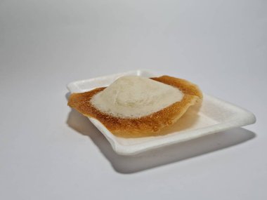 Undan ve diğer malzemelerden yapılmış bir pazar atıştırması, yani Apem Selong keki.