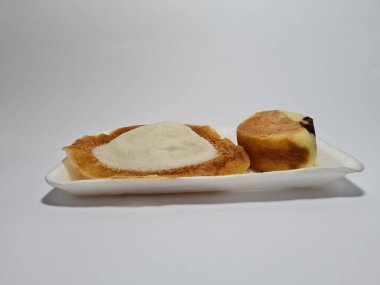 Marketteki aperatifler apem selong keki ve kusmuk keki.