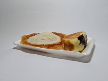 Marketteki aperatifler apem selong keki ve kusmuk keki.