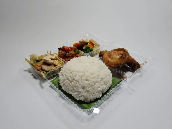 Mixed Rice Side Dishes Fried Chicken Capcay Fried Noodles Delicious — Stok Foto