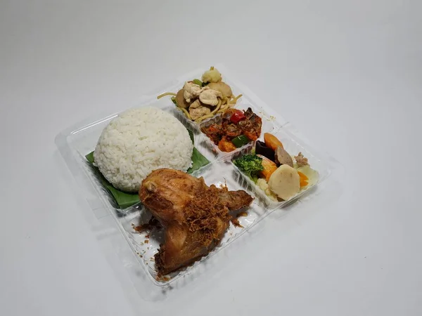Mixed Rice Side Dishes Fried Chicken Capcay Fried Noodles Delicious — Stok Foto
