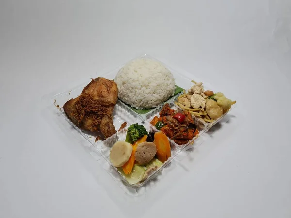 Mixed Rice Side Dishes Fried Chicken Capcay Fried Noodles Delicious — Stockfoto