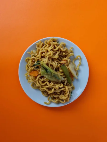 Mie Goreng Jawa Dengan Kecap Dan Bahan Lainnya — Stok Foto