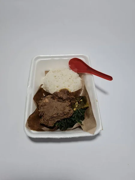 Padang Rice Seasoned Chicken Green Chili Sauce Green Cassava Leaf — Fotografia de Stock