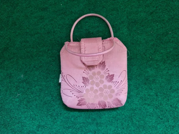 Bag Little Women Pink Green Background — Stockfoto