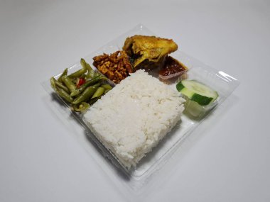 Typical dishes from Indonesia are mixed rice with fried chicken, fried chili sauce, stir-fried long beans and sliced cucumber