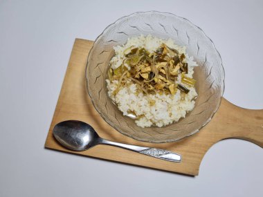 Typical Indonesian cuisine, which consists of white rice, fried chicken slices, and other toppings plus a delicious sauce, namely Soto Ayam.