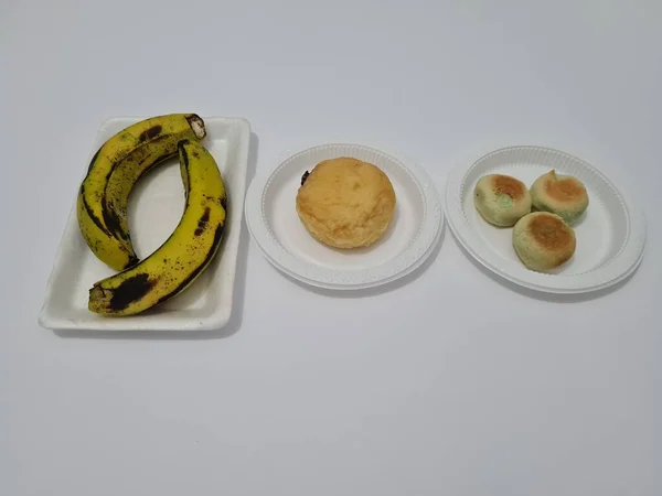 Snacks Consisting Bakpia Bread Green Bananas — Stockfoto