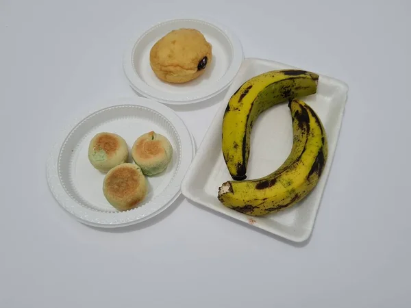 Snacks Consisting Bakpia Bread Green Bananas — Stock Fotó