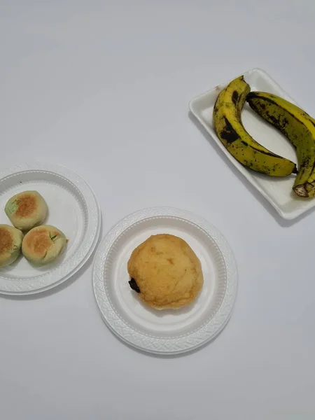 Snacks Consisting Bakpia Bread Green Bananas — 图库照片