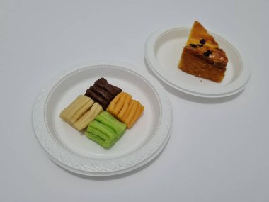 Snacks from Indonesia made from flour and other ingredients, namely prol and getuk bread