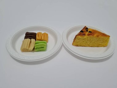 Snacks from Indonesia made from flour and other ingredients, namely prol and getuk bread