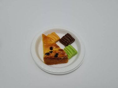 Snacks from Indonesia made from flour and other ingredients, namely prol and getuk bread