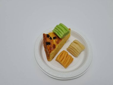 Snacks from Indonesia made from flour and other ingredients, namely prol and getuk bread