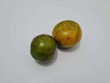 Sweet citrus fruit that contains vitamin C