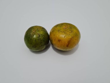 Sweet citrus fruit that contains vitamin C