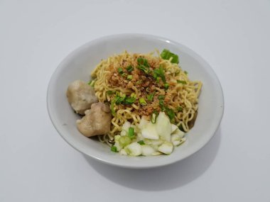 A dish called dumplings, which contains noodles with vegetables plus a pentol in a bowl