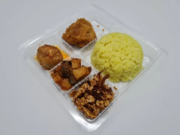 Yellow Rice Fried Chicken Fried Noodles Fried Chili Others — Stok fotoğraf