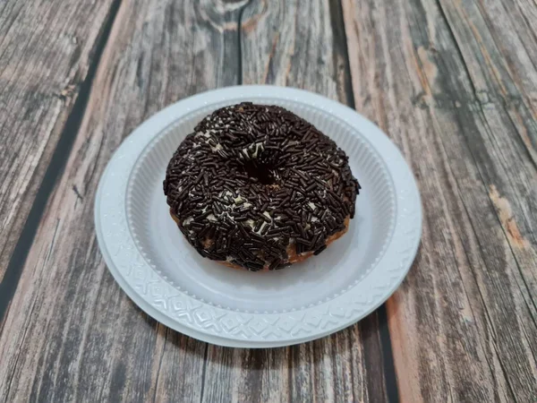 Cake made from flour and other ingredients, namely donut cake sprinkled with chocolate messes