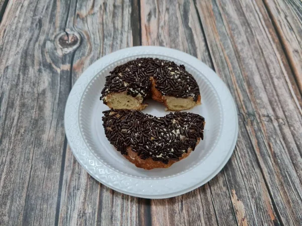 Cake made from flour and other ingredients, namely donut cake sprinkled with chocolate messes