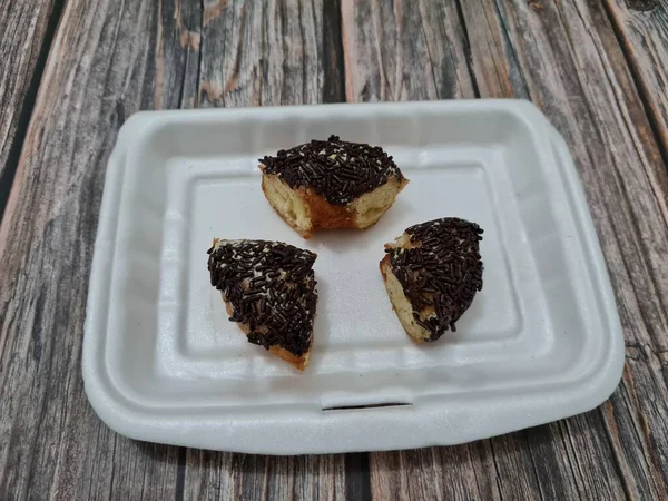 Cake made from flour and other ingredients, namely donut cake sprinkled with chocolate messes