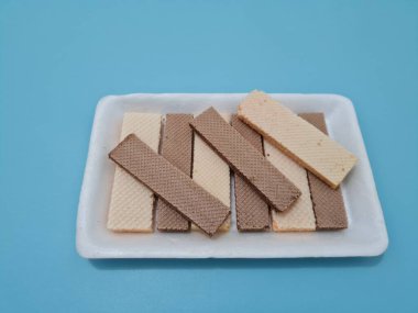 Abur cuburlar bir kabın içinde katmanlanmış gofretlerdir.