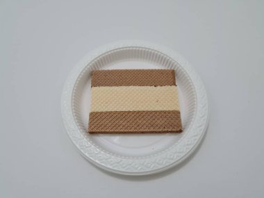 Abur cuburlar bir kabın içinde katmanlanmış gofretlerdir.