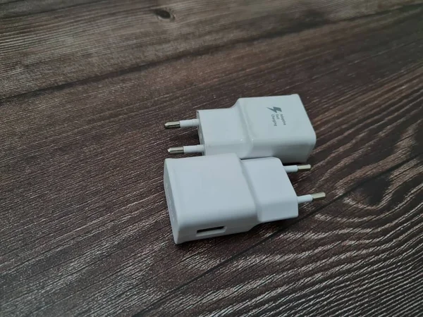 Cargadores Teléfono Celular Blanco Son Generalmente Utilizados Por Los Teléfonos —  Fotos de Stock