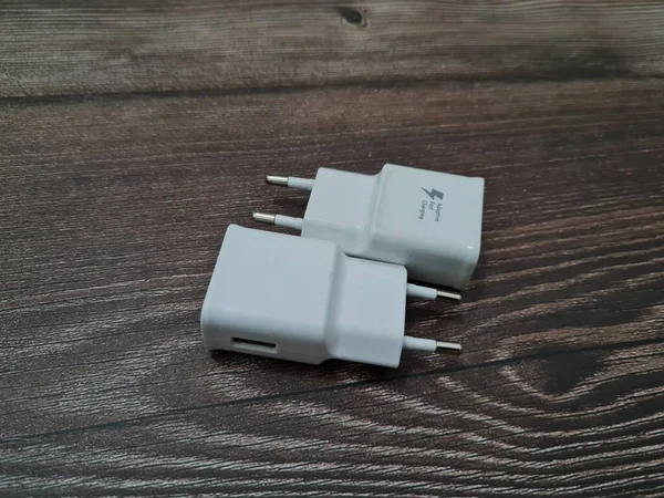 Cargadores Teléfono Celular Blanco Son Generalmente Utilizados Por Los Teléfonos —  Fotos de Stock